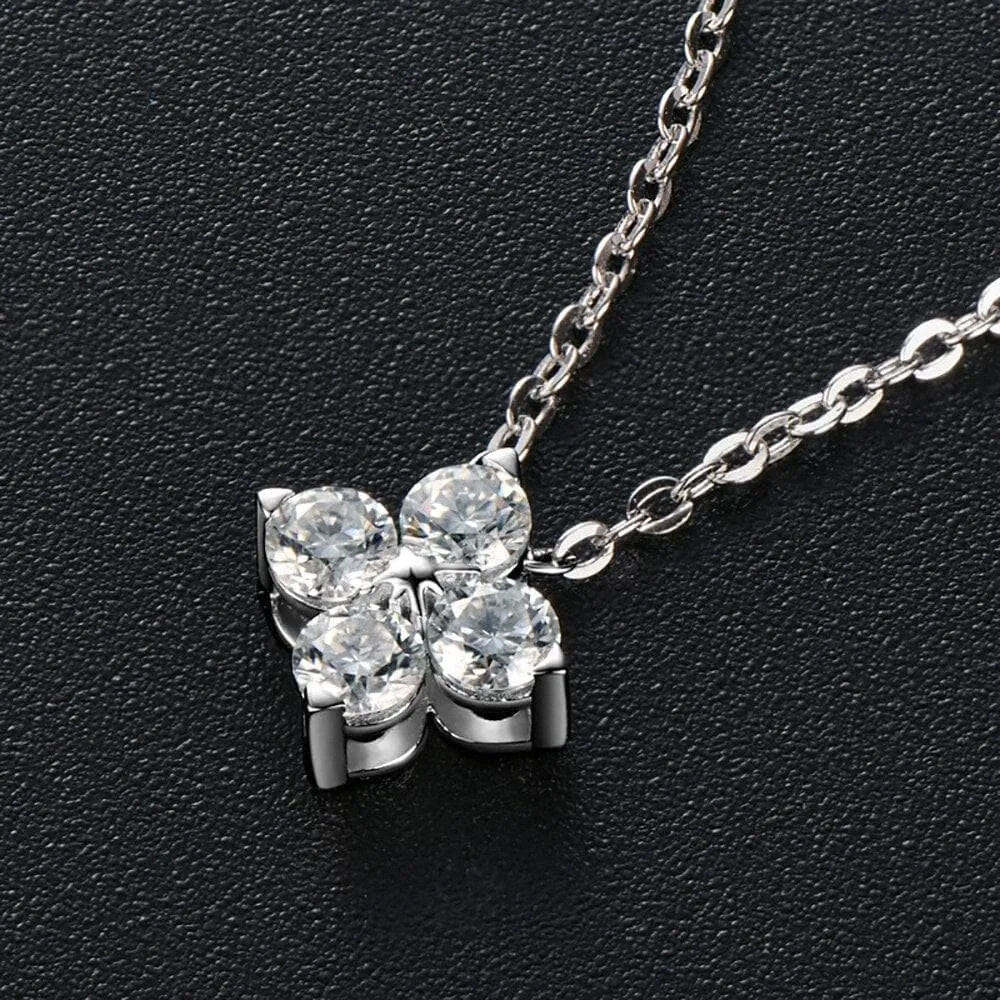 0.4 Ct Diamond Clover Pendant Necklace