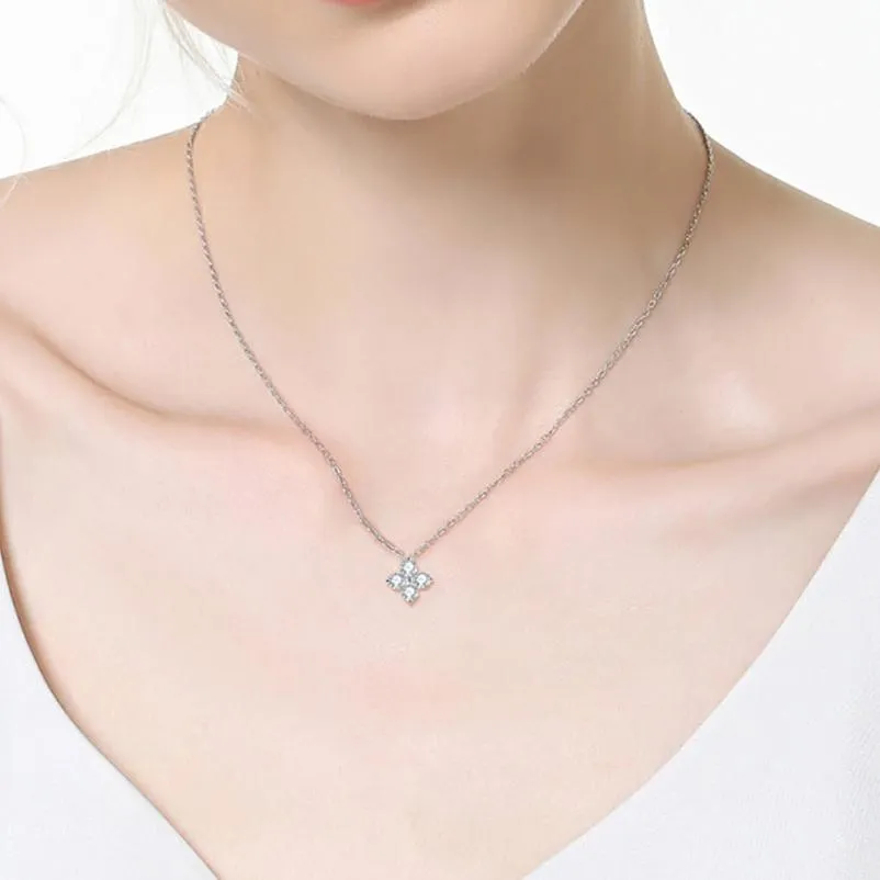 0.4 Ct Diamond Clover Pendant Necklace