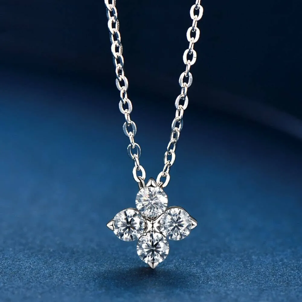 0.4 Ct Diamond Clover Pendant Necklace