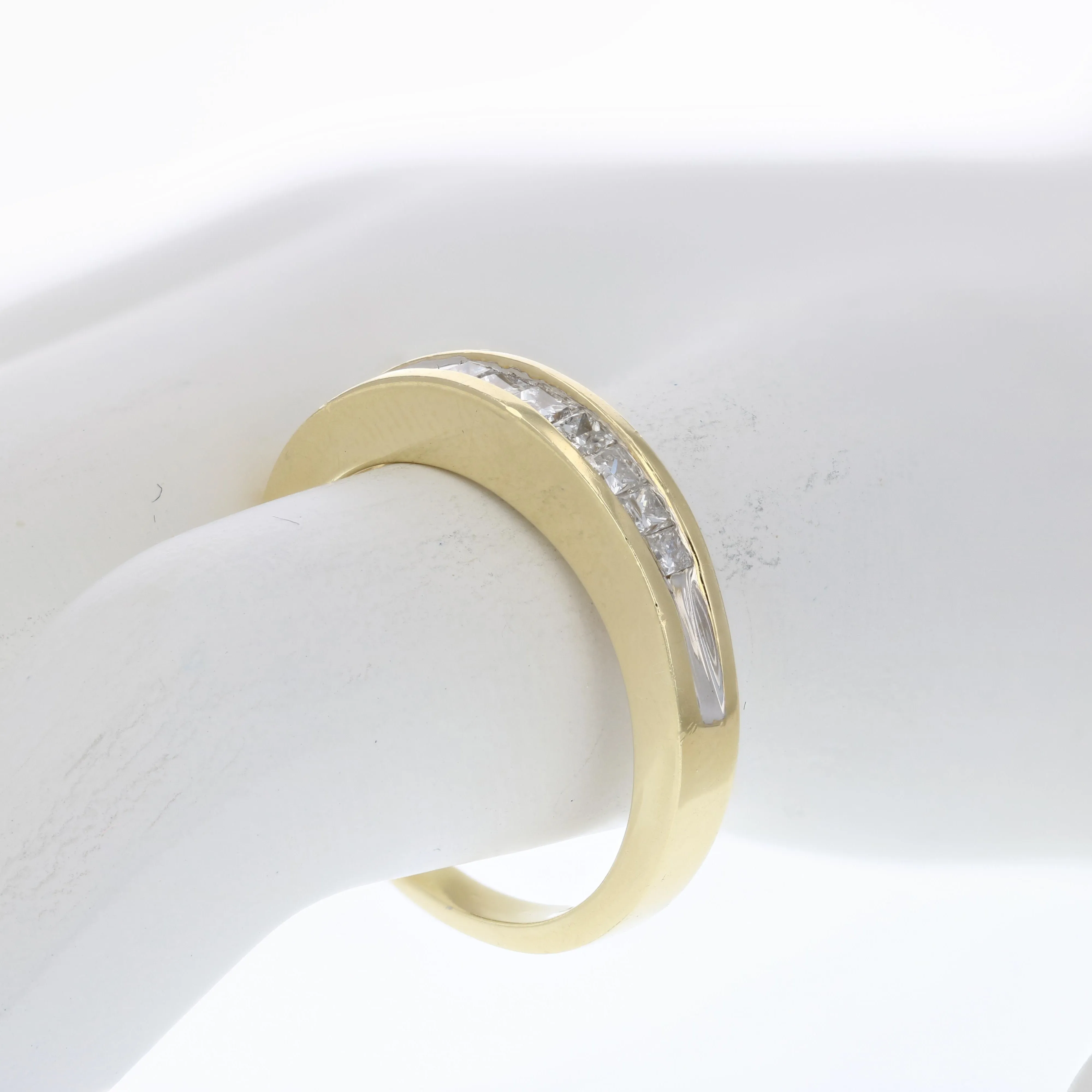 1/4 cttw Princess Diamond Wedding Band in 14K Yellow Gold