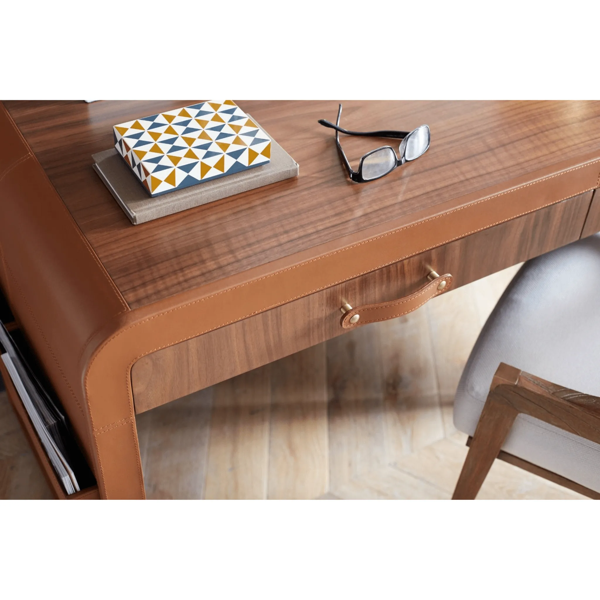 Alberto Desk