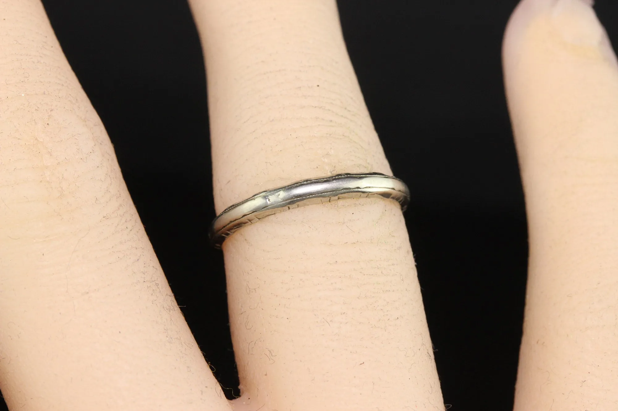 Antique Art Deco 18K White Gold Classic Engraved Wedding Band - Size 6