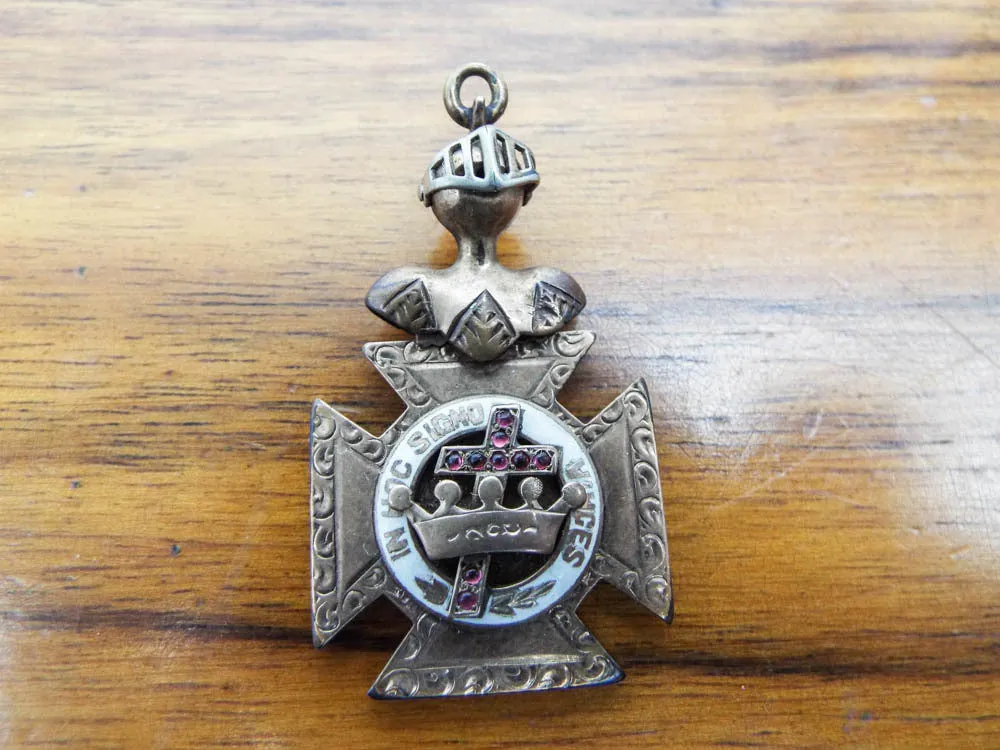 Antique In Hoc Signo Vinces Knights Templar Pendant