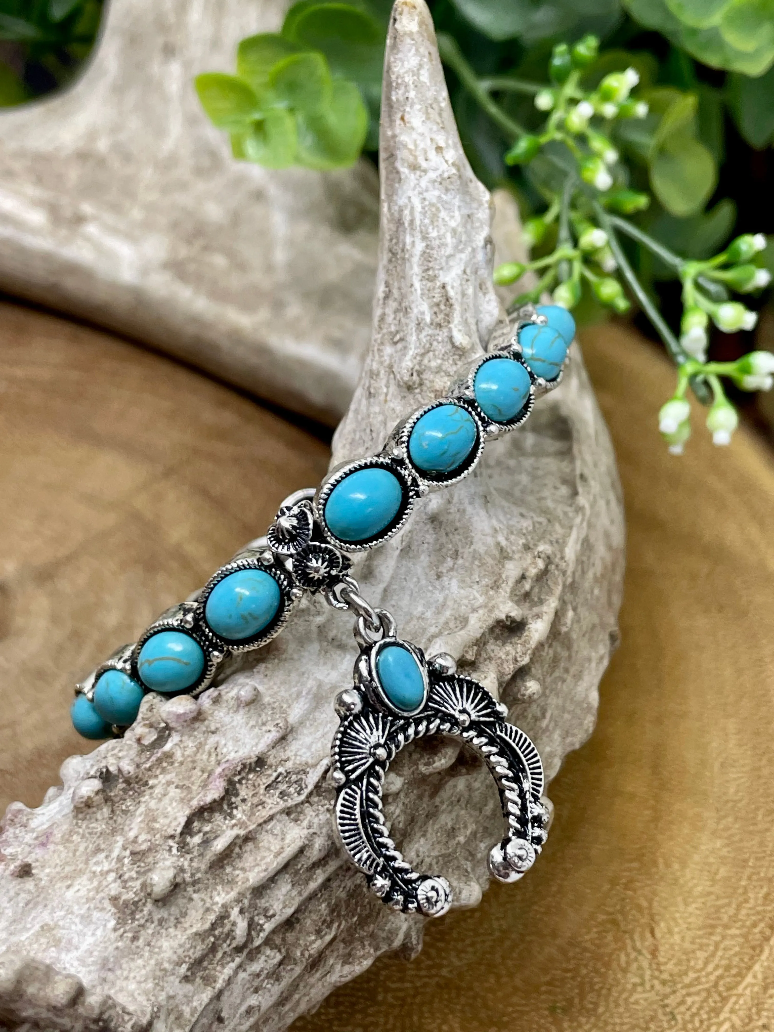 Chestnut Fashion Naja Pendant Stone Stretch Bracelet