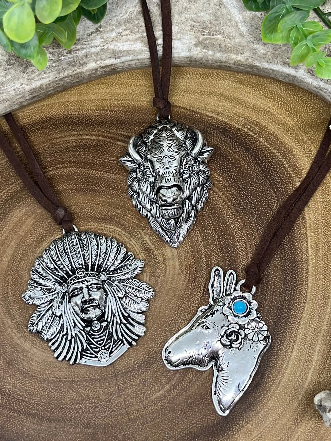 Fashion Donkey Head Pendant on Leather - Turquoise