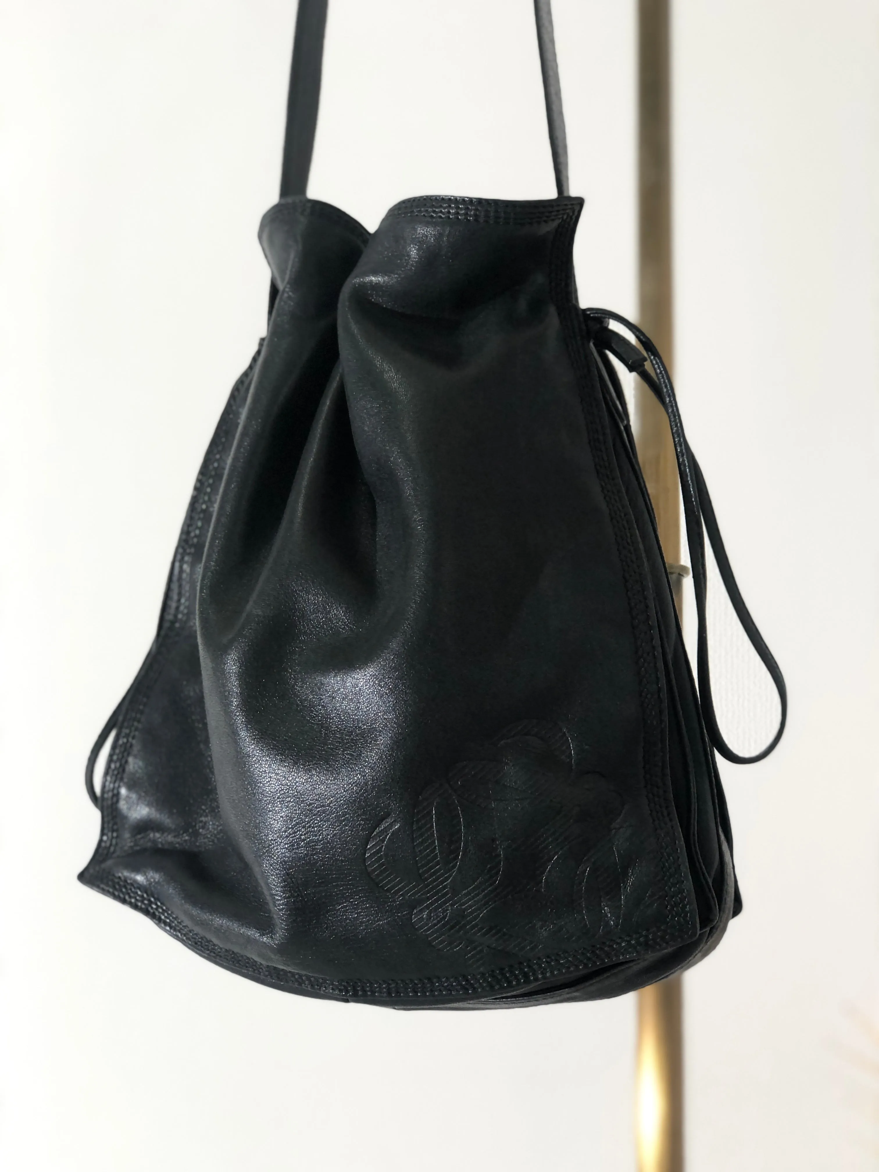 LOEWE Anagram Leather Drawstring Shoulder bag Black Vintage hzn8br