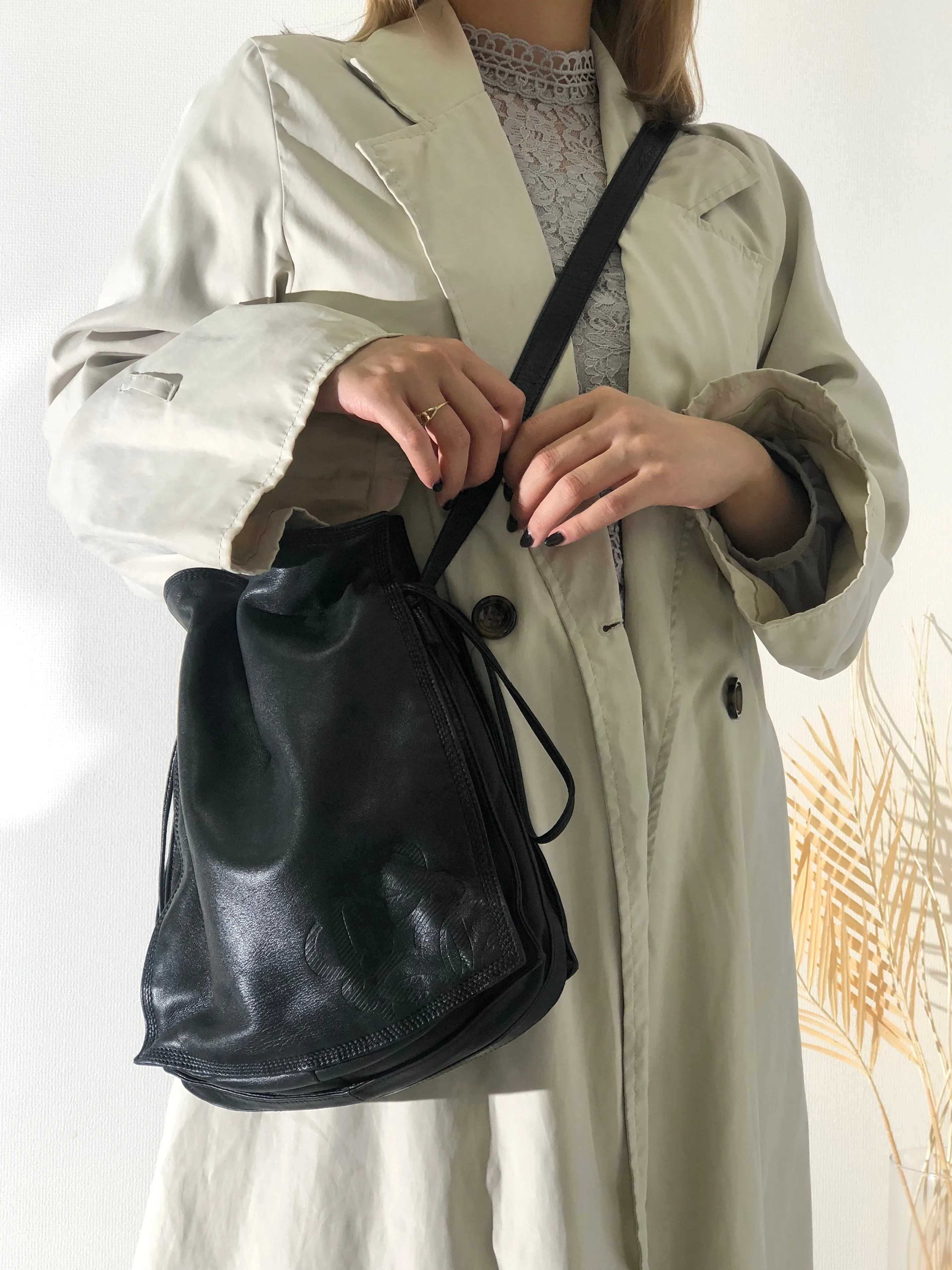 LOEWE Anagram Leather Drawstring Shoulder bag Black Vintage hzn8br