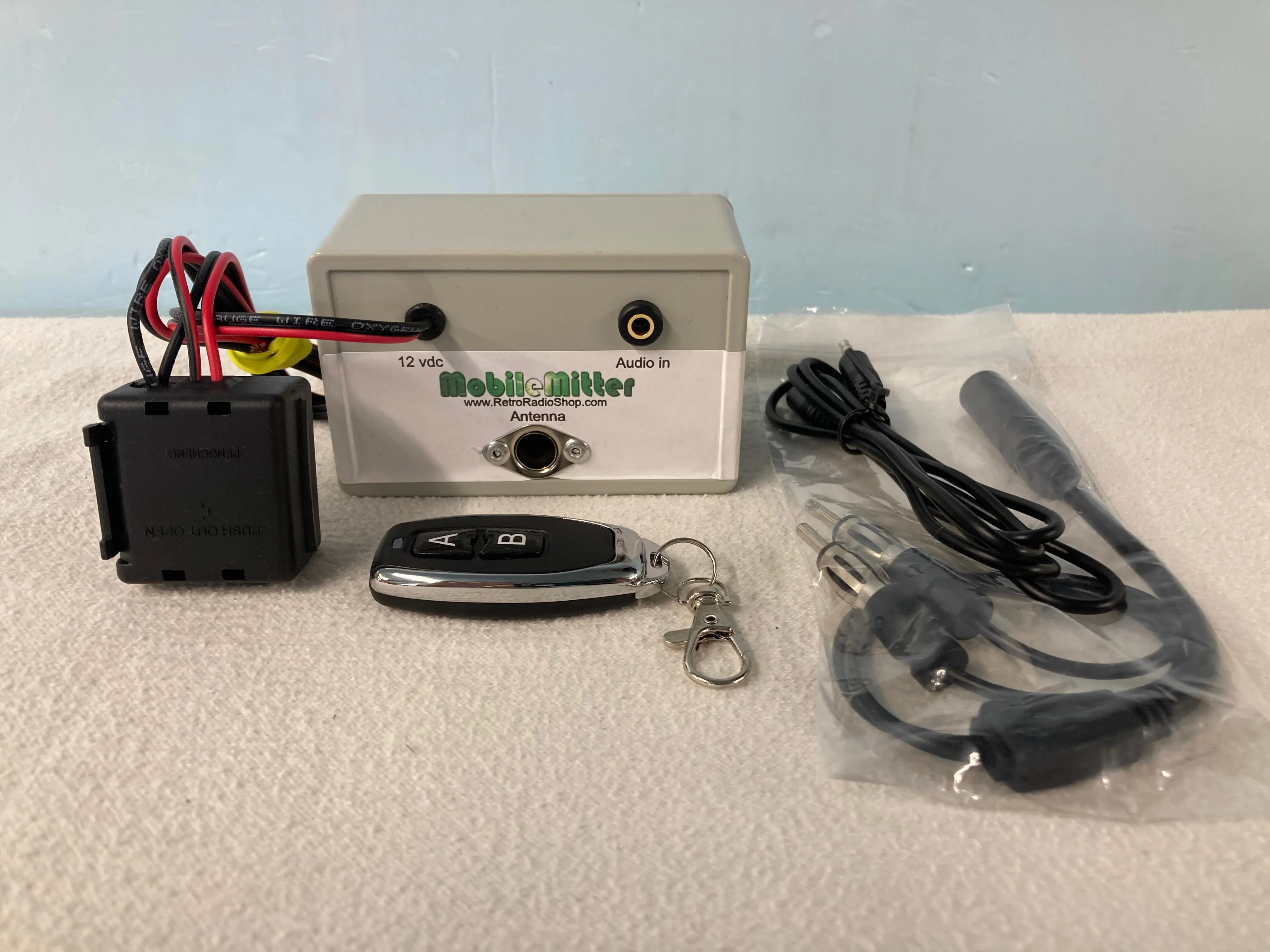 “MobileMitter” Car AM Transmitter And Bluetooth/FM Adapter To Upgrade Or Ad Bluetooth To Your Retro Vintage Or Antique Car Radio