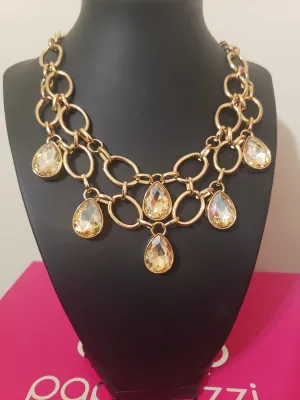 Paparazzi - Showtime Shimmer - Gold Necklace