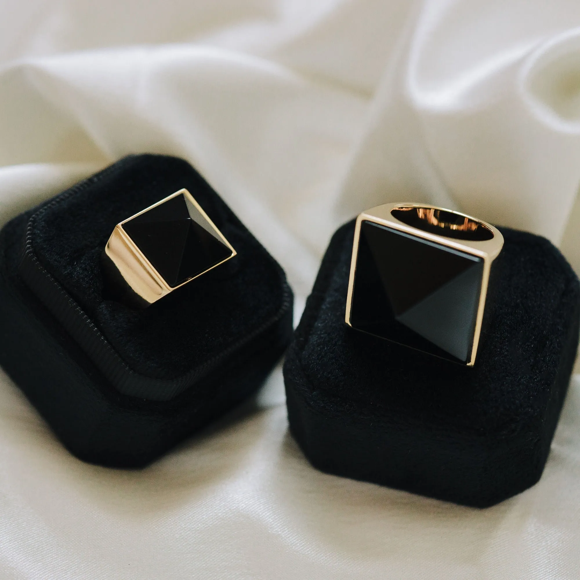 Pyramid Ring - Onyx Grande