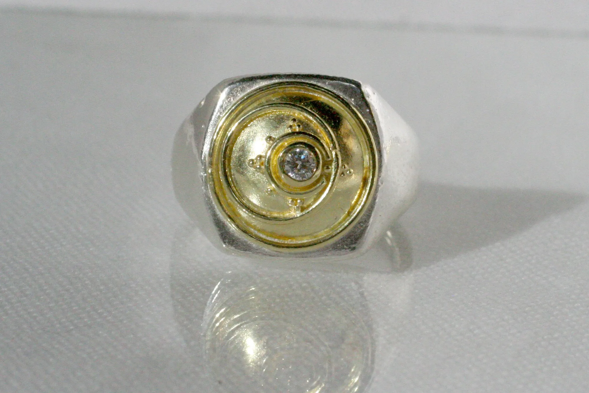 White Eclipse Signet