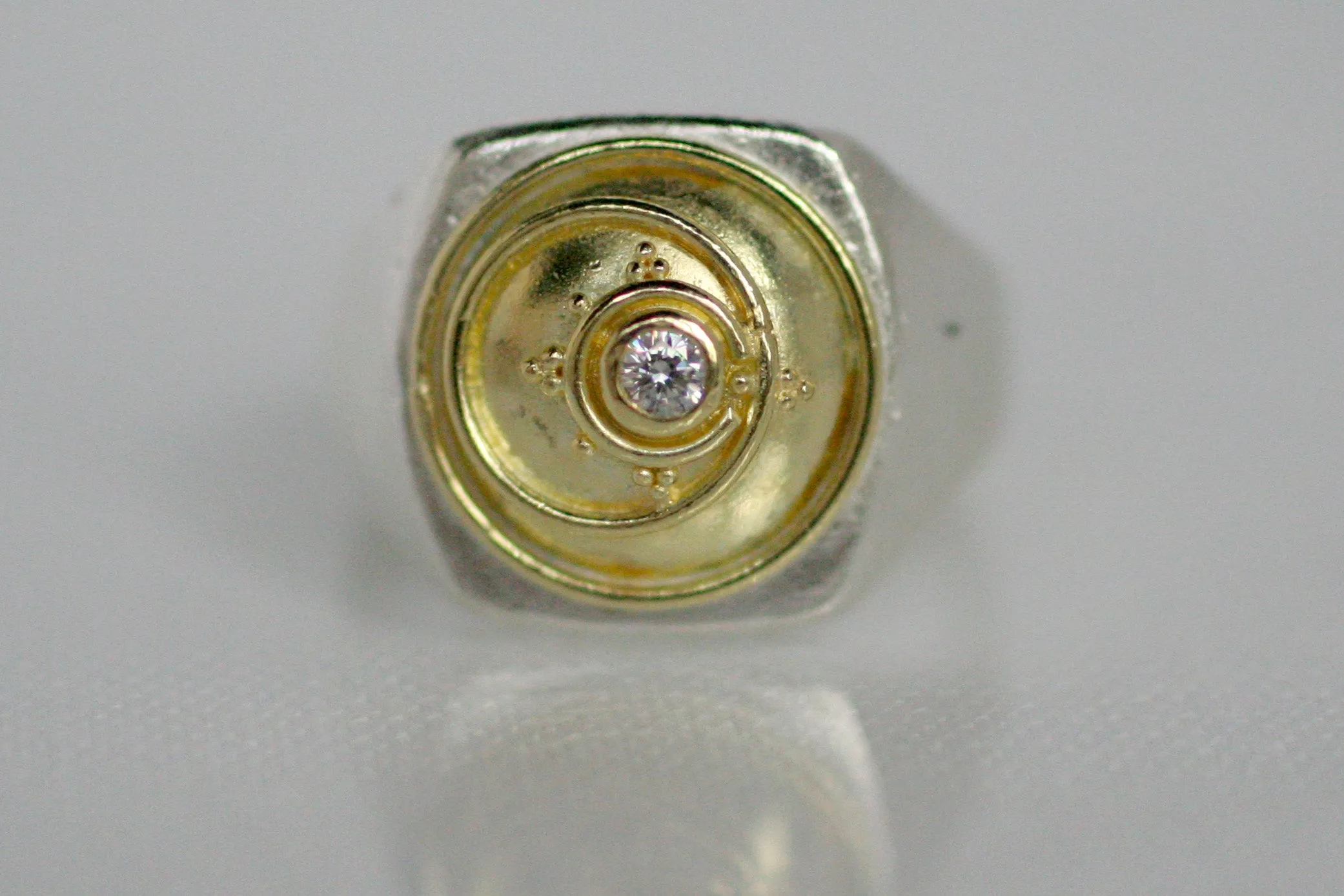 White Eclipse Signet