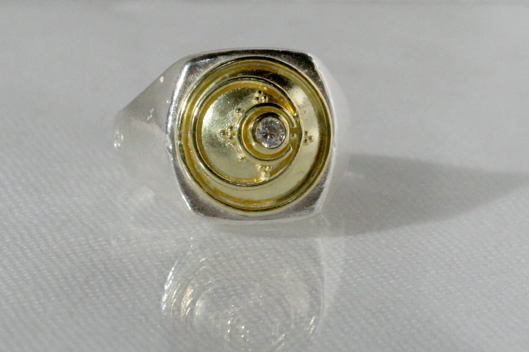 White Eclipse Signet